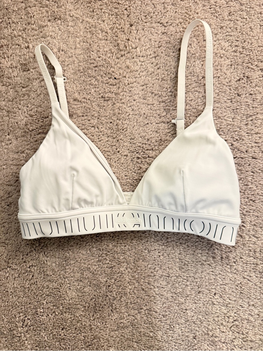 License to Train Triangle Bra Light
Support, A/B Cup *Logo